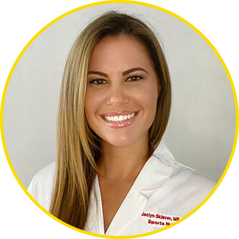 Jaclyn Sklaver MS, CNS, LDN in a white lab coat